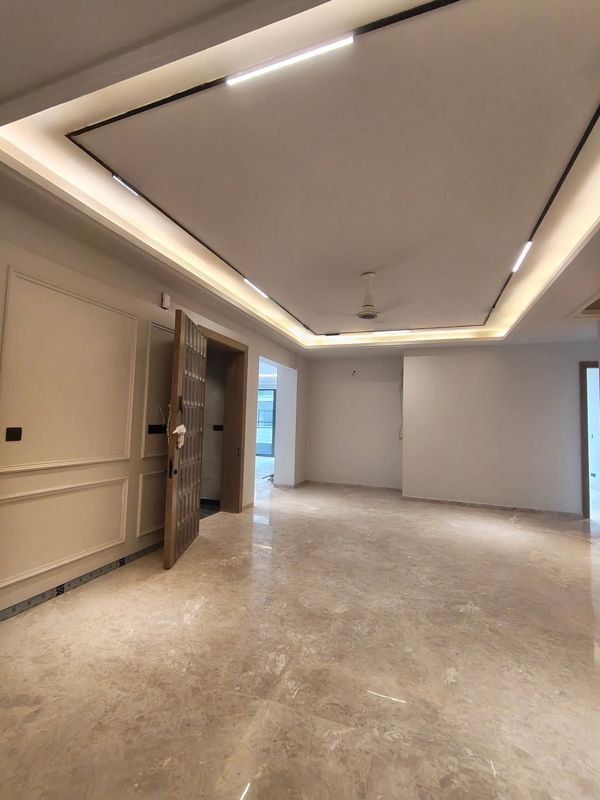 5 BHK for rent in Sector 18, Gurugram — semi-furnished — 1845 sq.ft — VM Tower