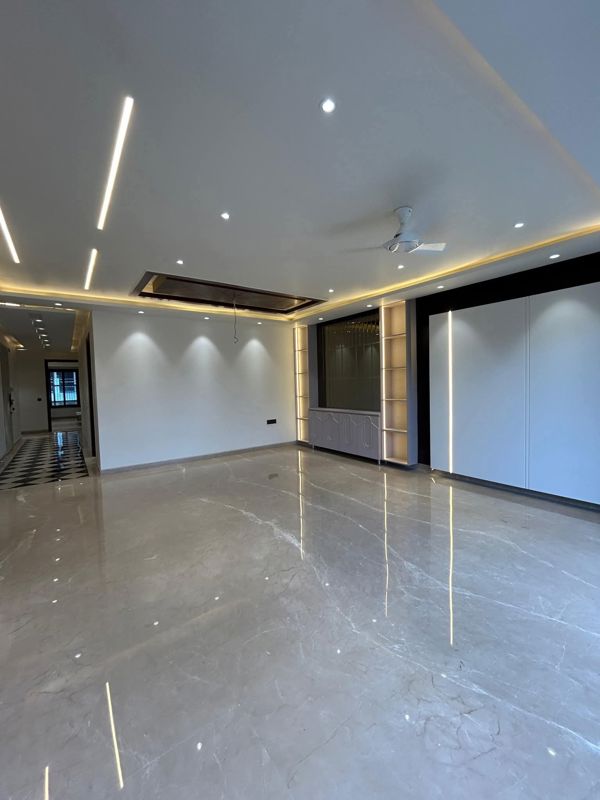 5 BHK for rent in Sector 24, Gurugram — semi-furnished — 1458 sq.ft — DLF Cyber SEZ