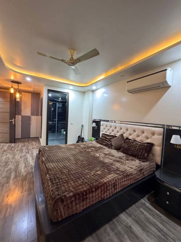 5 BHK for rent in Sector 24, Gurugram — semi-furnished — 1556 sq.ft — Dlf Cyber City