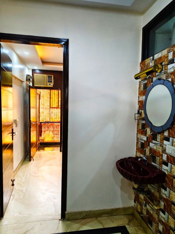 5 BHK for rent in Sector 27, Gurugram — semi-furnished — 80 sq.ft — DLF City Gurgaon