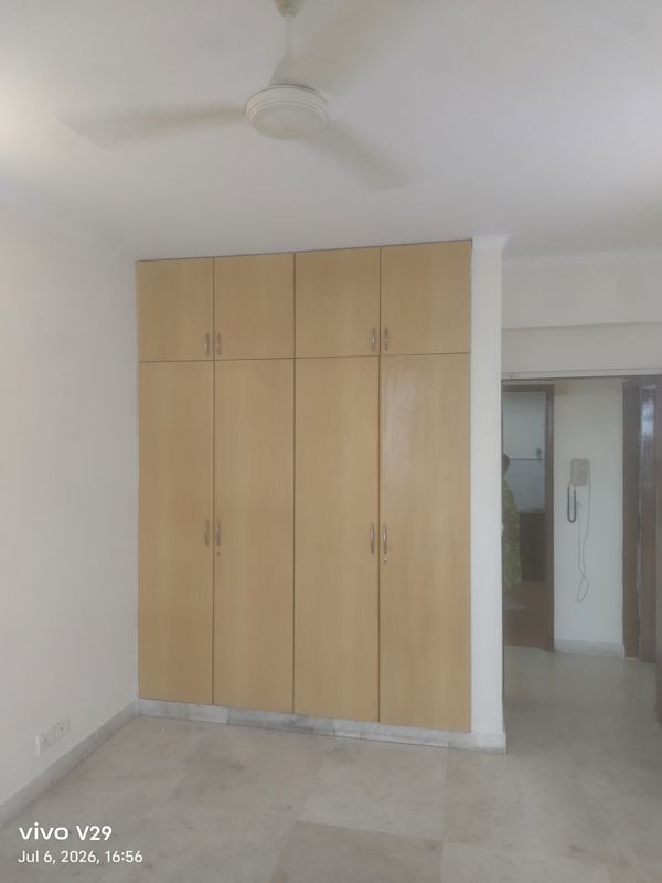 5 BHK for rent in Sector 28, Gurugram — semi-furnished — 1375 sq.ft — Suncity Essel Tower