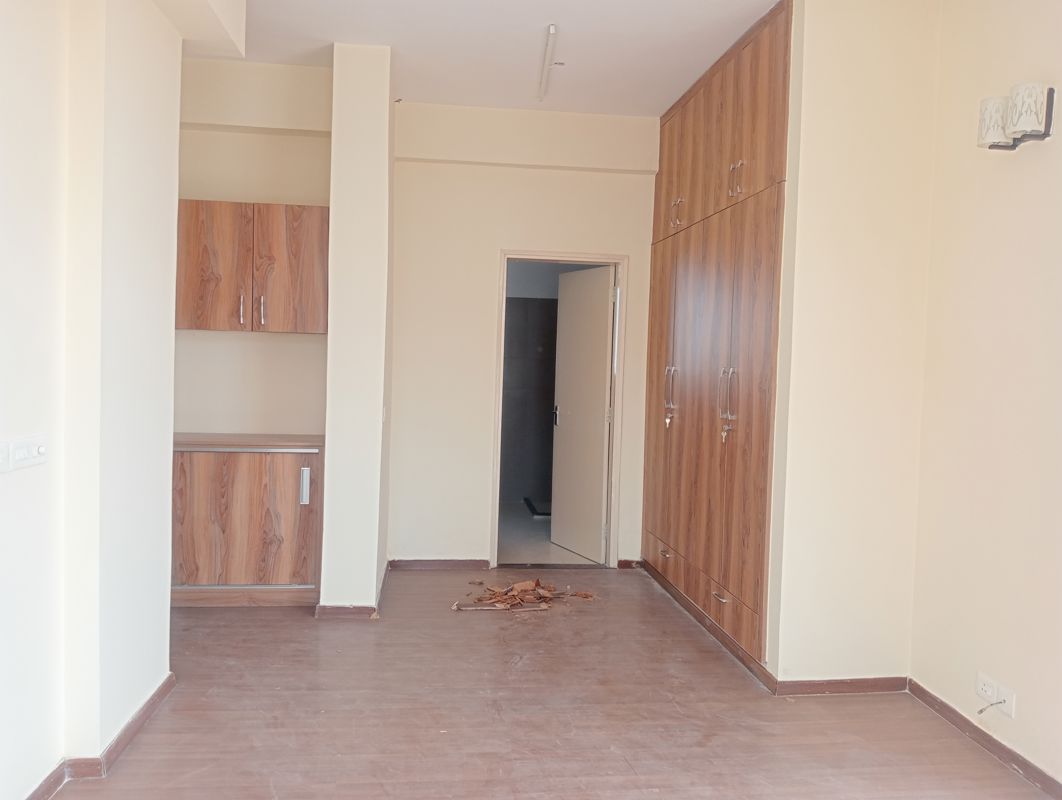 5 BHK for rent in Sector 33, Gurugram — semi-furnished — 1545 sq.ft — Unitech The Residences Gurgaon