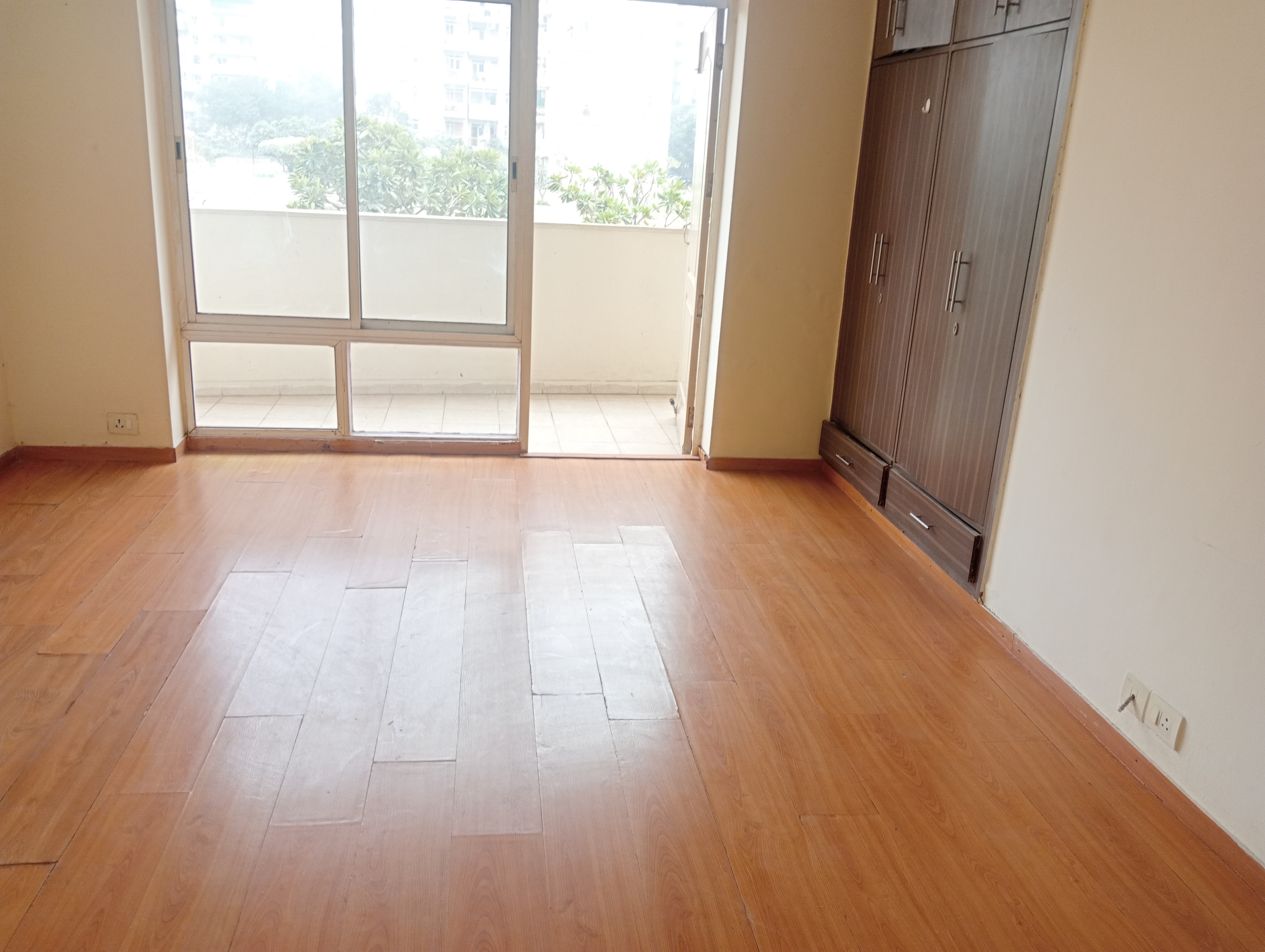 5 BHK for rent in Sector 33, Gurugram — semi-furnished — 1875 sq.ft — JMD Gardens