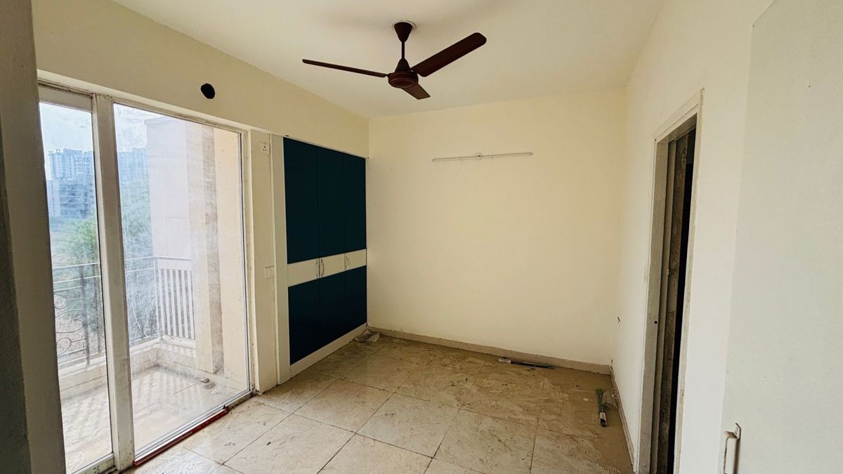 5 BHK for rent in Sector 37d, Gurugram — semi-furnished — 800 sq.ft — Signature The Millennia 3