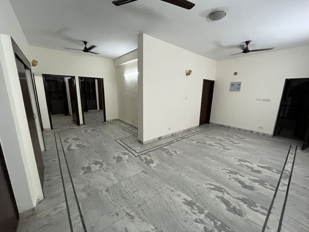 5 BHK for rent in Sector 43, Gurugram — semi-furnished — 1424 sq.ft — Bancourt Flat
