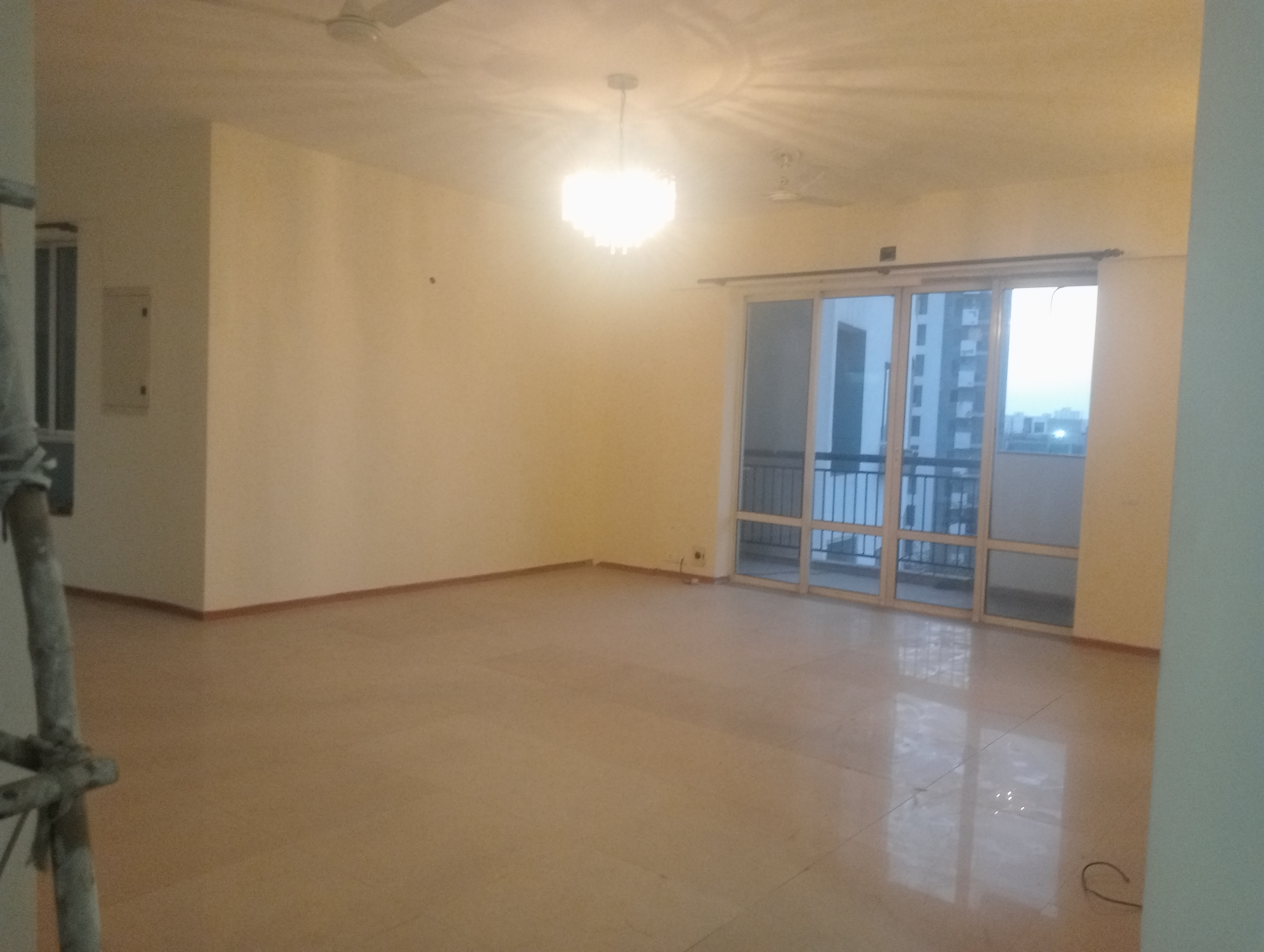 5 BHK for rent in Sector 47, Gurugram — semi-furnished — 2086 sq.ft — Unitech Uniworld Gardens