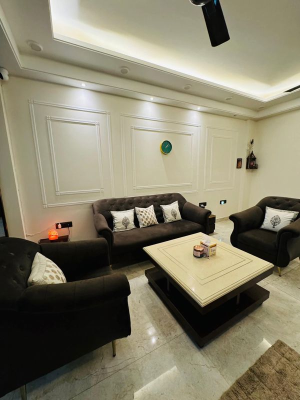 5 BHK for rent in Sector 5, Gurugram — semi-furnished — 985 sq.ft