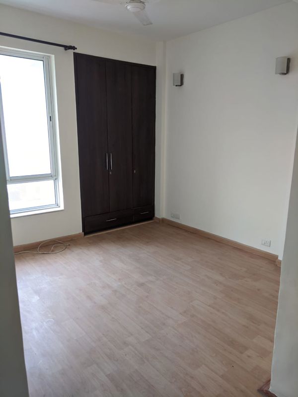 5 BHK for rent in Sector 50, Gurugram — semi-furnished — 2060 sq.ft — Unitech Escape