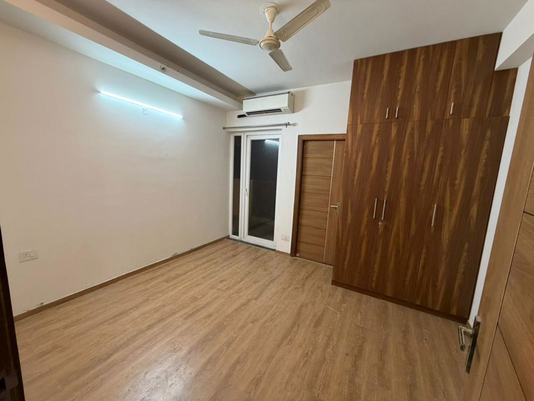 5 BHK for rent in Sector 50, Gurugram — semi-furnished — 1877 sq.ft — Unitech Fresco