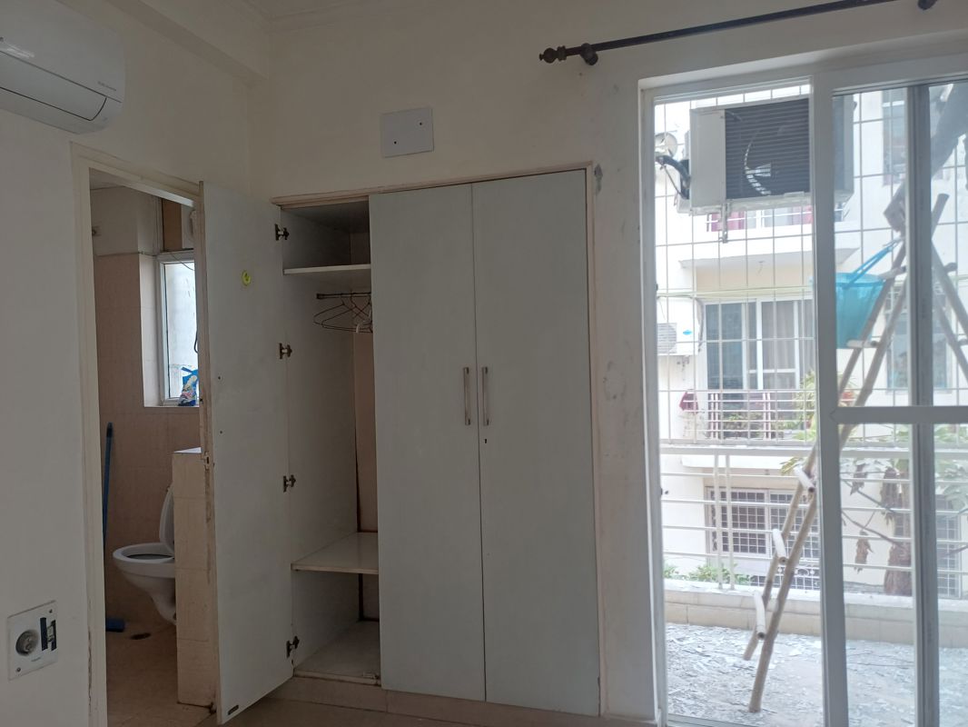 5 BHK for rent in Sector 51, Gurugram — semi-furnished — 1550 sq.ft — Orchid Island