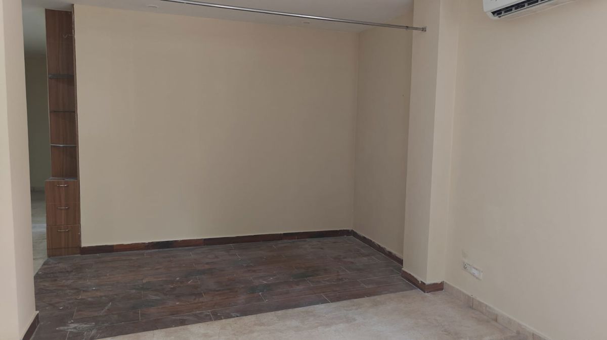 5 BHK for rent in Sector 51, Gurugram — semi-furnished — 1550 sq.ft — Orchid Island