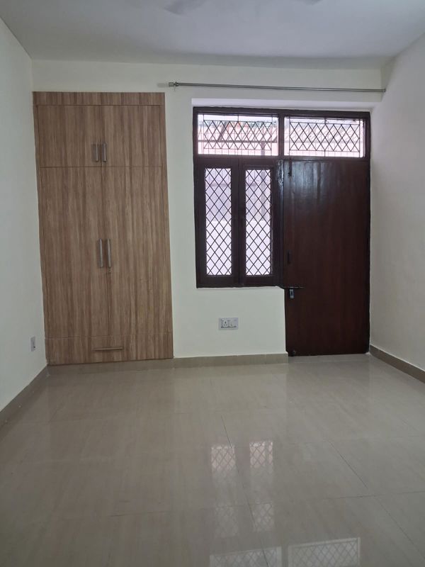 5 BHK for rent in Sector 51, Gurugram — semi-furnished — 1550 sq.ft — Orchid Island