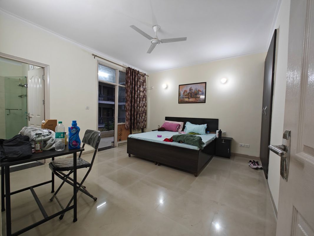 5 BHK for rent in Sector 52, Gurugram — semi-furnished — 1550 sq.ft — Ardee Platinum Independent Floors