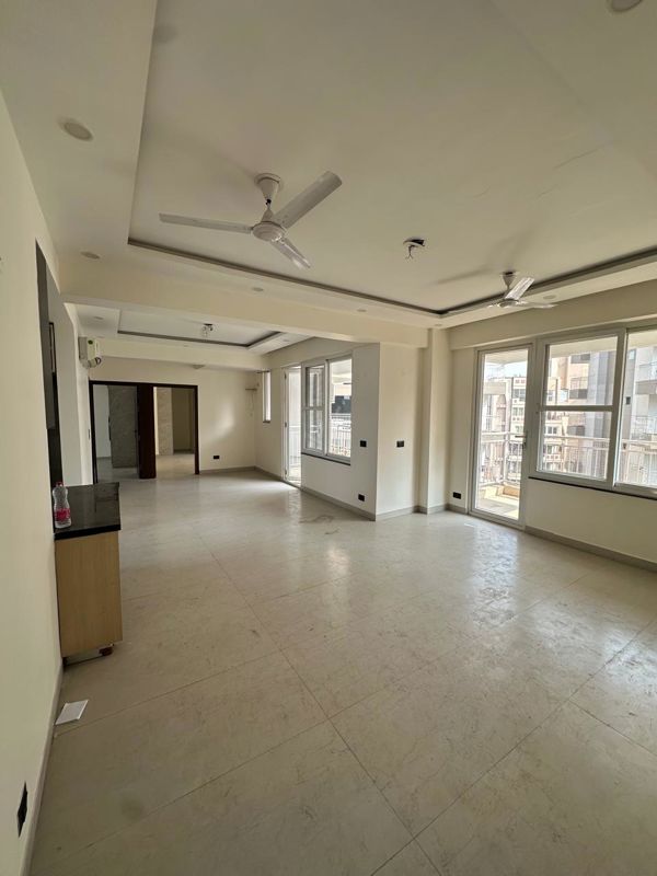 5 BHK for rent in Sector 52, Gurugram — semi-furnished — 2100 sq.ft — Ram Shanti Flat