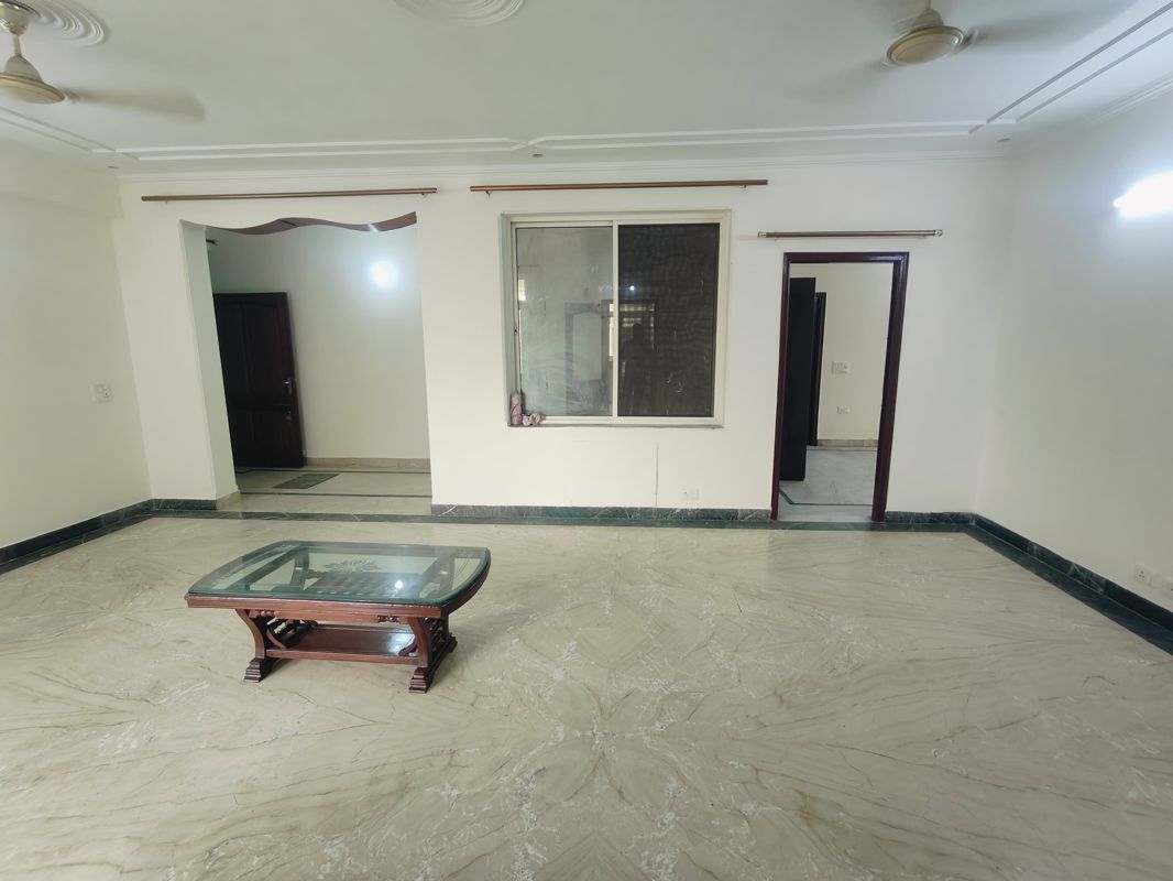 5 BHK for rent in Sector 56, Gurugram — semi-furnished — 2400 sq.ft — Park View Flat Gurgaon