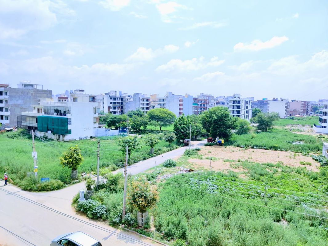 5 BHK for rent in Sector 57, Gurugram — furnished — 650 sq.ft — AEZ Aloha