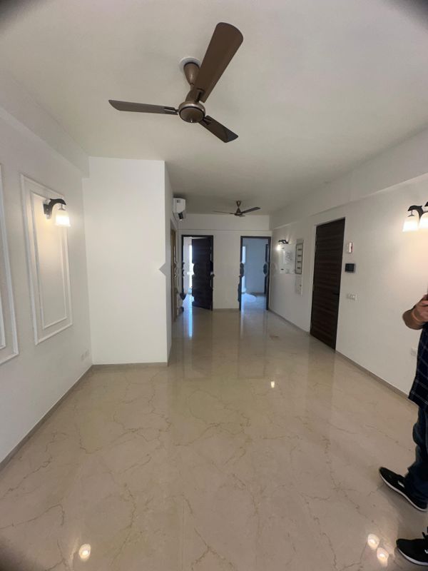 5 BHK for rent in Sector 61, Gurugram — semi-furnished — 1481 sq.ft — Smart World Orchard