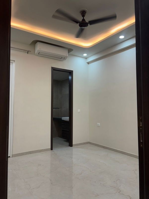 5 BHK for rent in Sector 61, Gurugram — semi-furnished — 1205 sq.ft — Smart World Orchard
