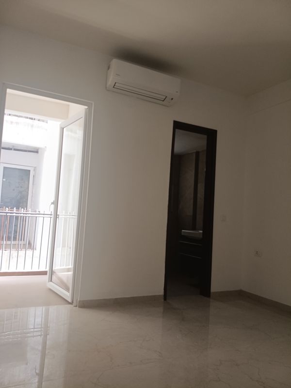 5 BHK for rent in Sector 61, Gurugram — semi-furnished — 1195 sq.ft — Smart World Orchard