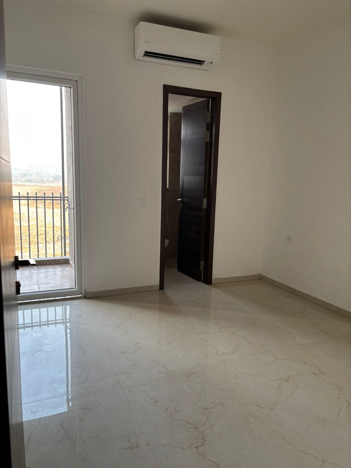 5 BHK for rent in Sector 61, Gurugram — semi-furnished — 1187 sq.ft — Smart World Orchard