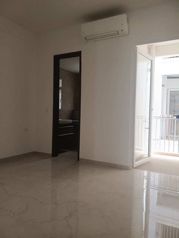 5 BHK for rent in Sector 61, Gurugram — semi-furnished — 1187 sq.ft — Smart World Orchard