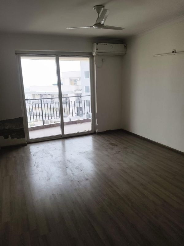 5 BHK for rent in Sector 61, Gurugram — semi-furnished — 2370 sq.ft — Smart World Orchard