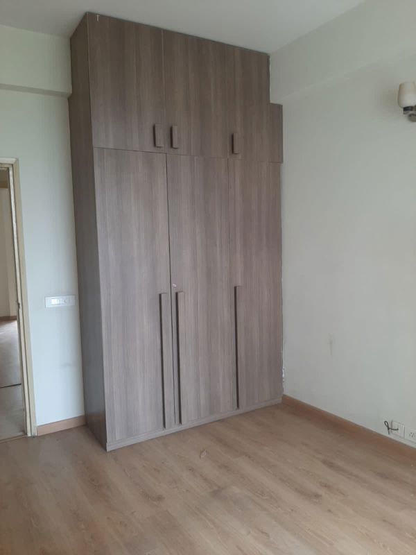 5 BHK for rent in Sector 62, Gurugram — semi-furnished — 2800 sq.ft — Pioneer Park Presidia