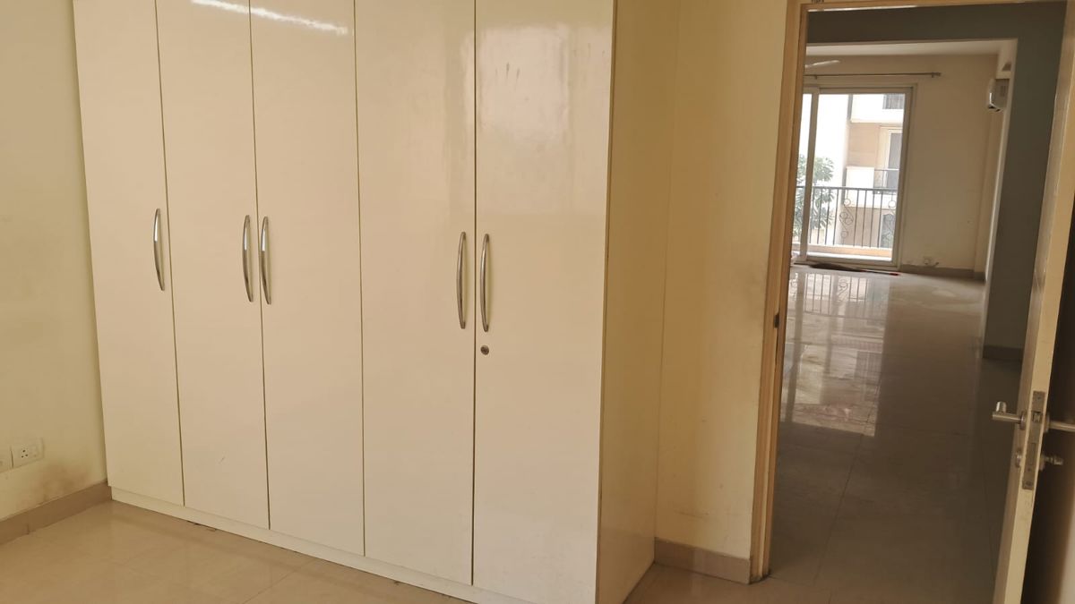 5 BHK for rent in Sector 65, Gurugram — semi-furnished — 1100 sq.ft — Emaar Emerald Estate