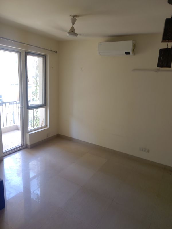 5 BHK for rent in Sector 65, Gurugram — semi-furnished — 950 sq.ft — Emaar Emerald Estate