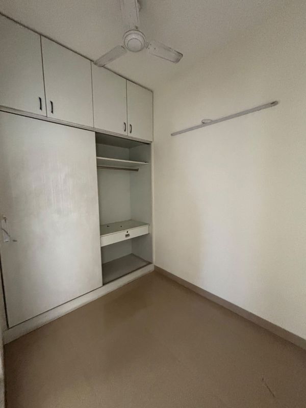 5 BHK for rent in Sector 65, Gurugram — semi-furnished — 950 sq.ft — Emaar Emerald Estate
