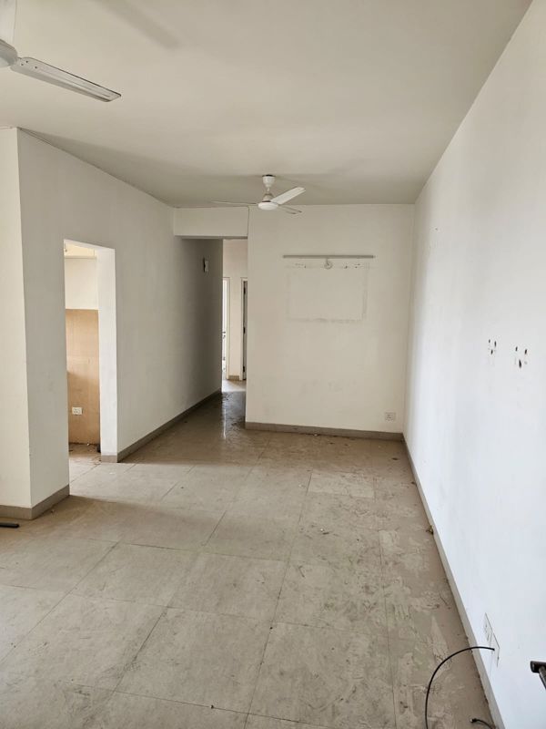 5 BHK for rent in Sector 65, Gurugram — semi-furnished — 950 sq.ft — Emaar Emerald Estate