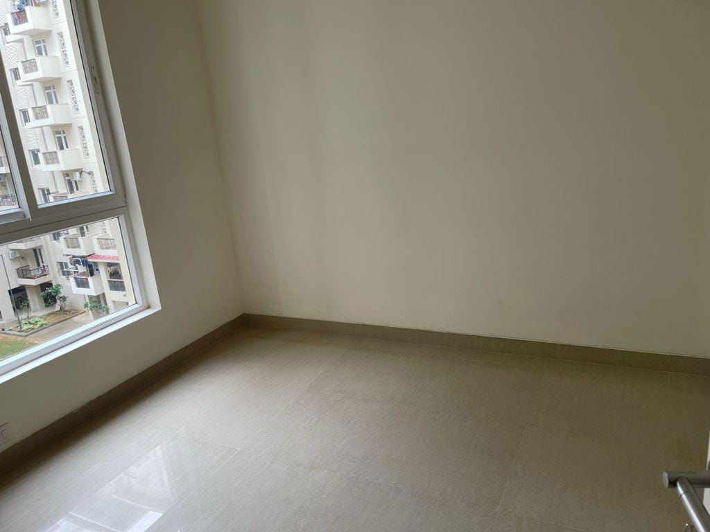 5 BHK for rent in Sector 65, Gurugram — semi-furnished — 1310 sq.ft — Emaar Emerald Estate