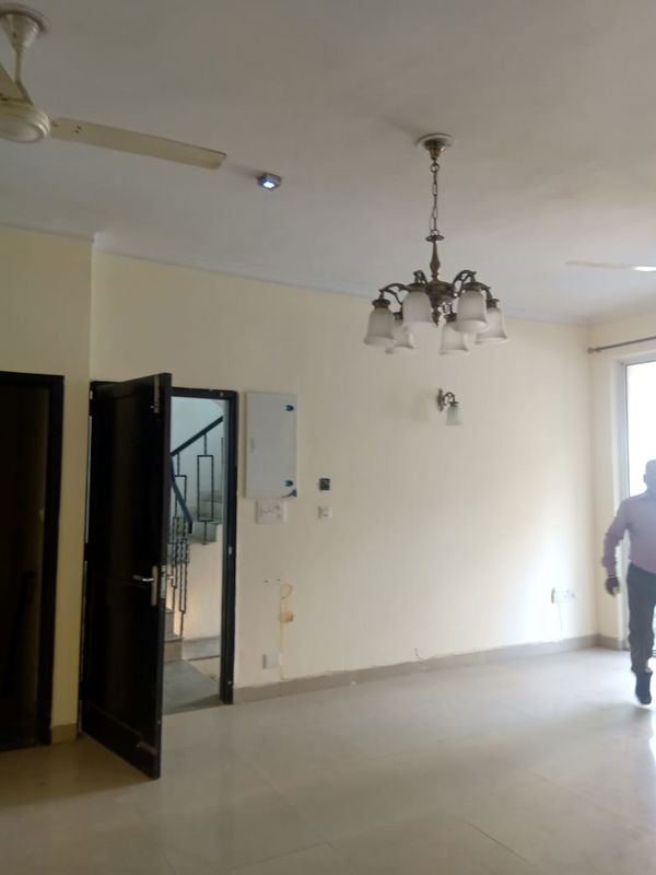 5 BHK for rent in Sector 67, Gurugram — semi-furnished — 2000 sq.ft — Ansal API Esencia