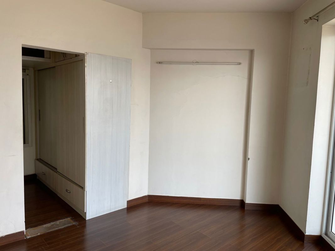 5 BHK for rent in Sector 67, Gurugram — semi-furnished — 2000 sq.ft — Bestech Park View Spa Next