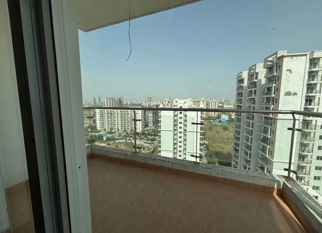 5 BHK for rent in Sector 70, Gurugram — semi-furnished — 1350 sq.ft — Shree Vardhman Victoria