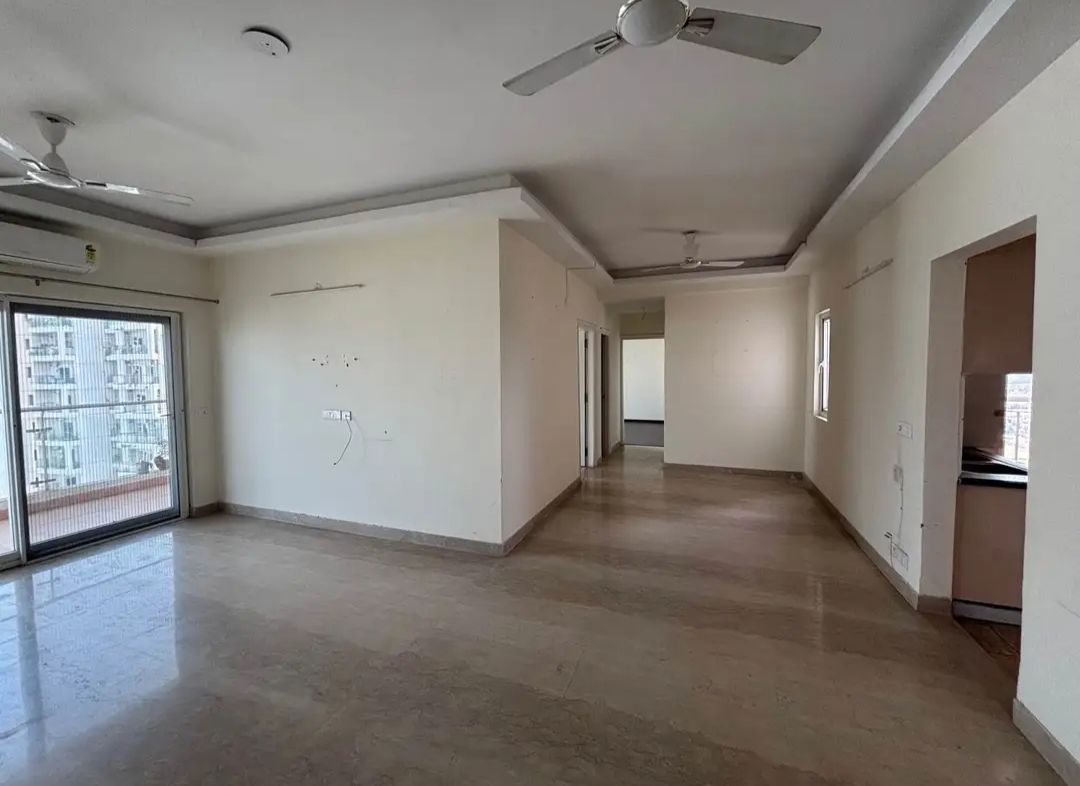 5 BHK for rent in Sector 70, Gurugram — semi-furnished — 1980 sq.ft — Shree Vardhman Victoria