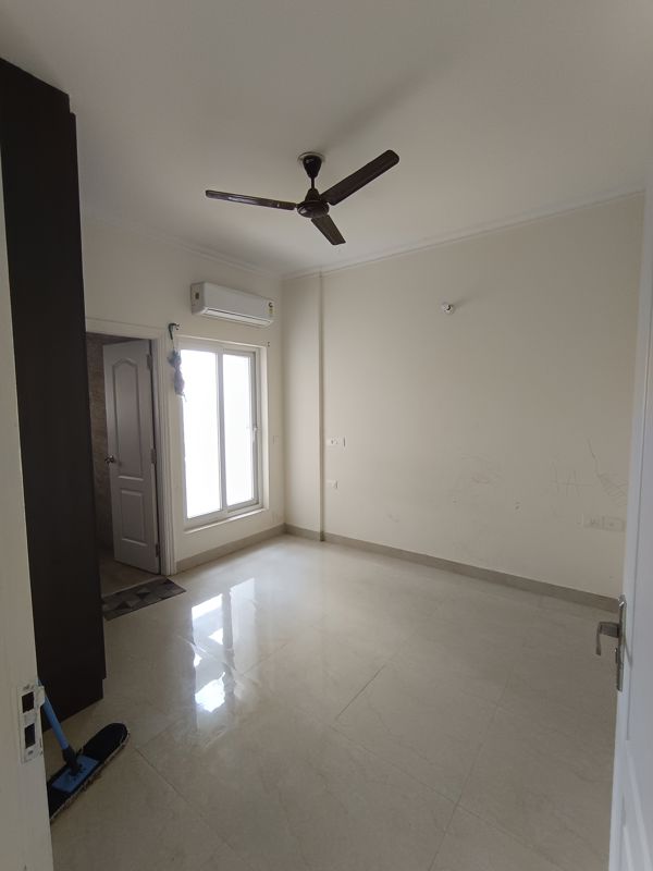 5 BHK for rent in Sector 70, Gurugram — semi-furnished — 1950 sq.ft — Shree Vardhman Victoria