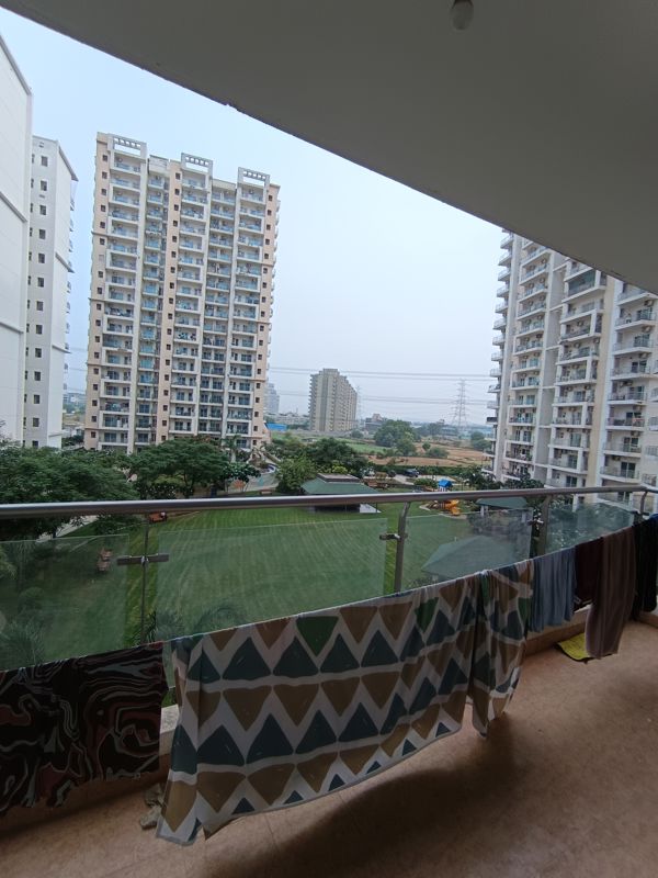 5 BHK for rent in Sector 70, Gurugram — semi-furnished — 1950 sq.ft — Shree Vardhman Victoria
