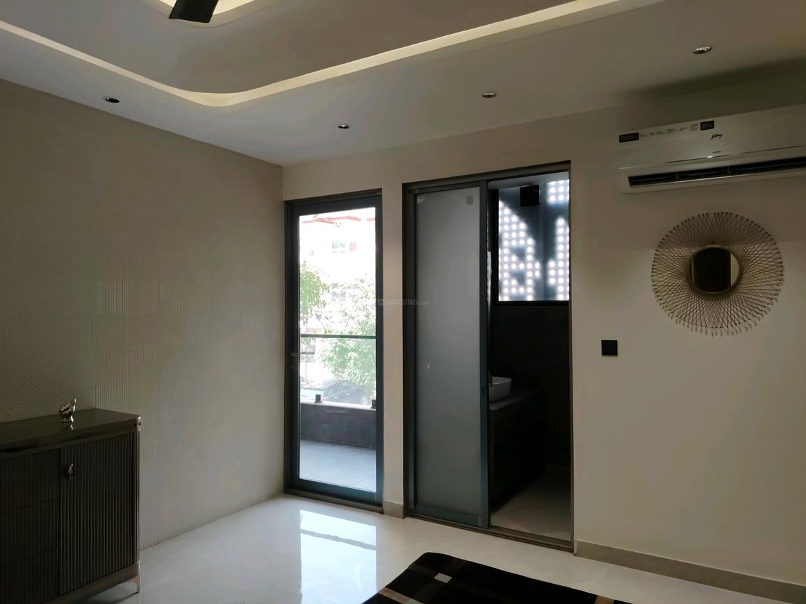 5 BHK for rent in Sector 70, Gurugram — semi-furnished — 2400 sq.ft — Tulip Ivory Villas