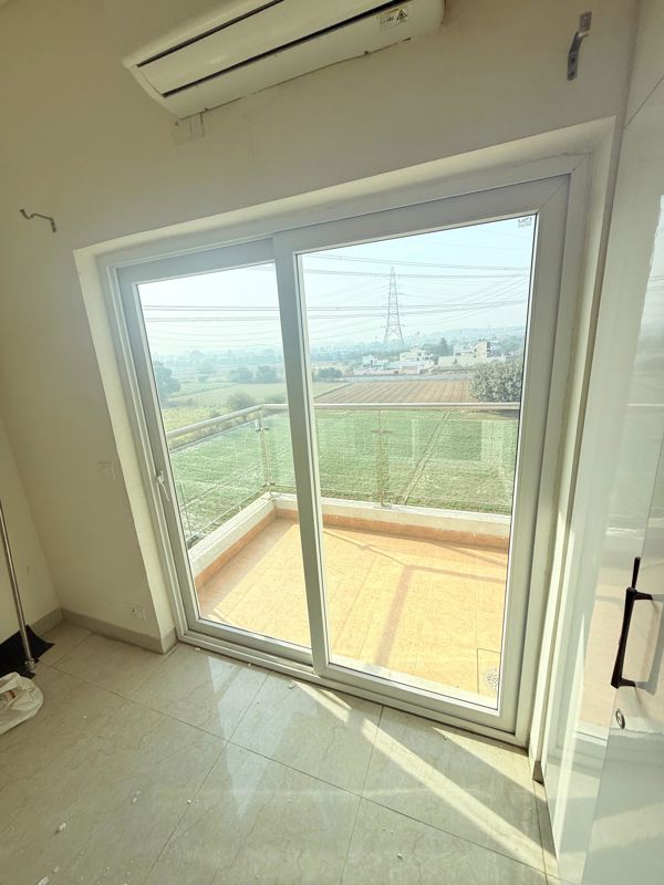 5 BHK for rent in Sector 70, Gurugram — semi-furnished — 1350 sq.ft — Shree Vardhman Victoria