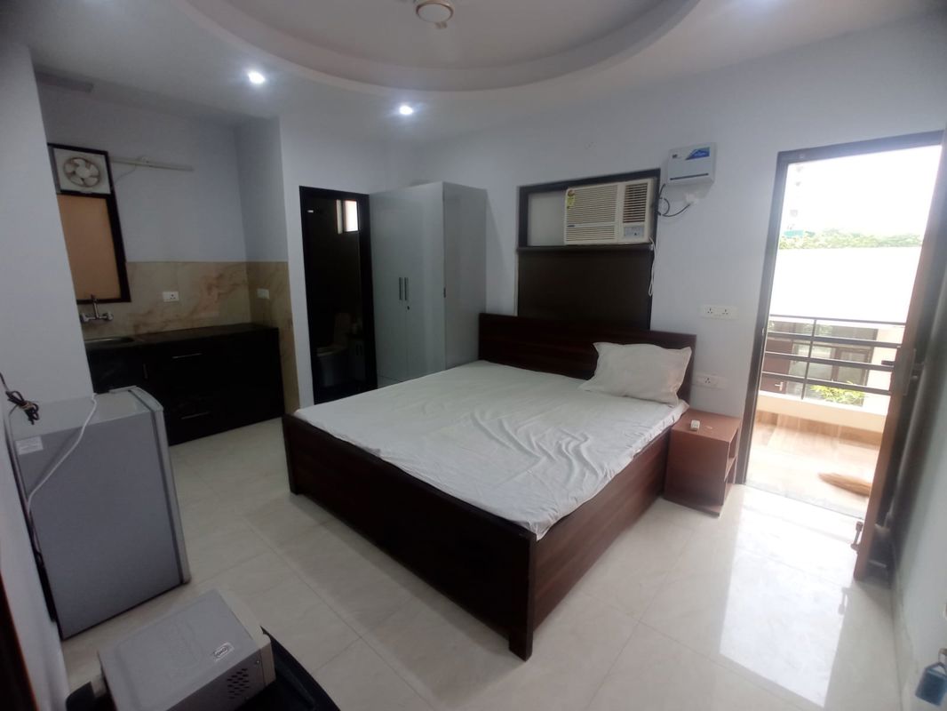 5 BHK for rent in Sector 70, Gurugram — semi-furnished — 2150 sq.ft — GPL Eden Heights