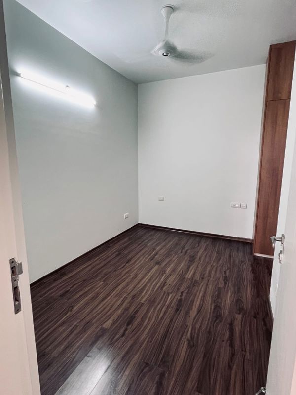 5 BHK for rent in Sector 72, Gurugram — semi-furnished — 2185 sq.ft — Tata Primanti-Executive Flat