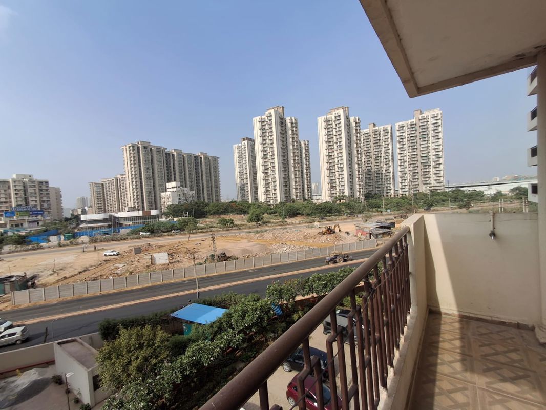 5 BHK for rent in Sector 81, Gurugram — semi-furnished — 2128 sq.ft — DLF The Ultima