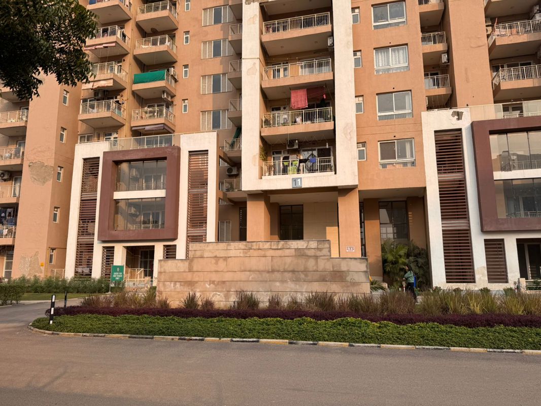 5 BHK for rent in Sector 83, Gurugram — semi-furnished — 1720 sq.ft — Emaar Palm Gardens