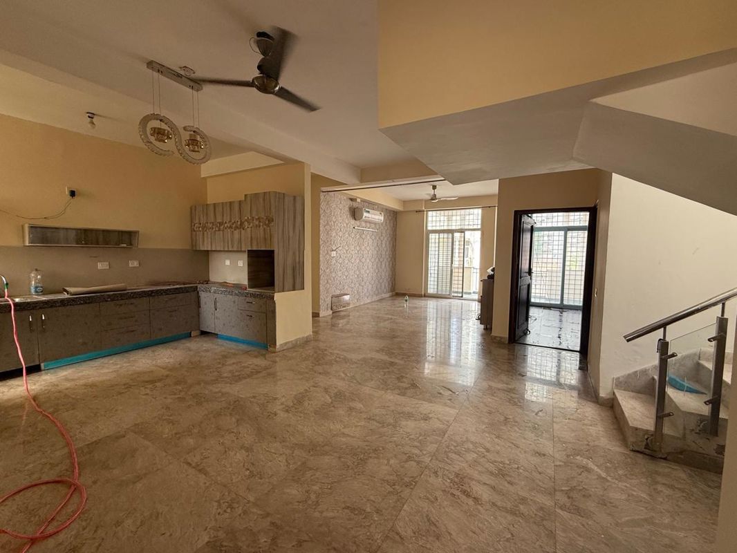 5 BHK for rent in Sector 84, Gurugram — semi-furnished — 2000 sq.ft — SS Almeria