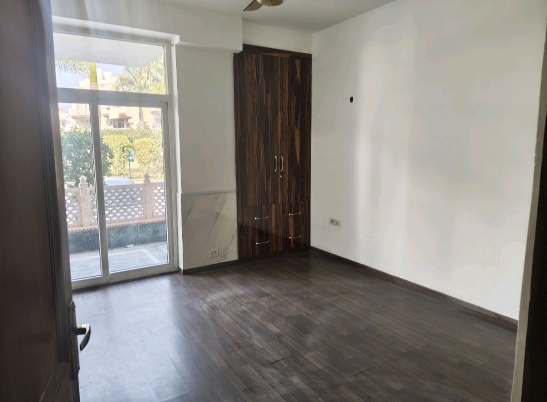 5 BHK for rent in Sector 84, Gurugram — semi-furnished — 2000 sq.ft — SS Almeria