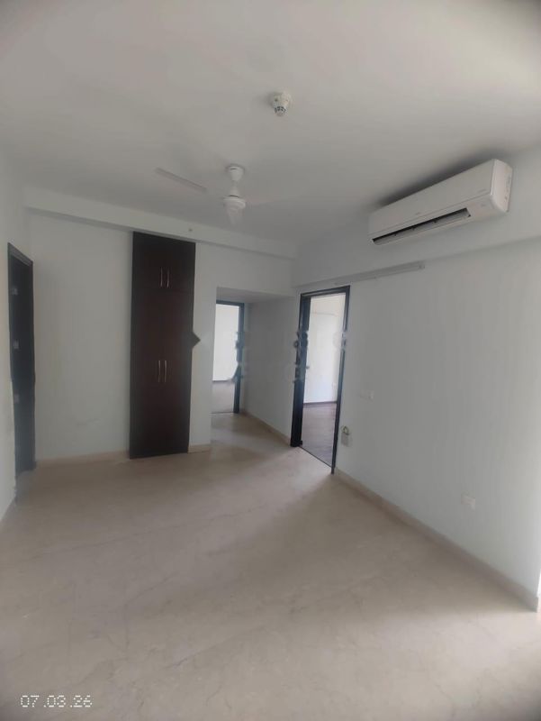 5 BHK for rent in Sector 86, Gurugram — semi-furnished — 2850 sq.ft — Microtek Greenburg