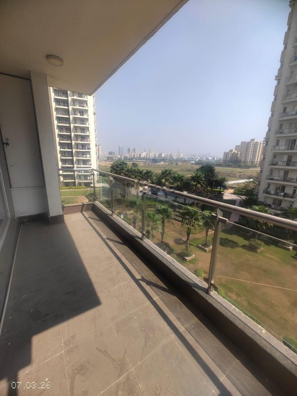 5 BHK for rent in Sector 86, Gurugram — semi-furnished — 4560 sq.ft — Microtek Greenburg