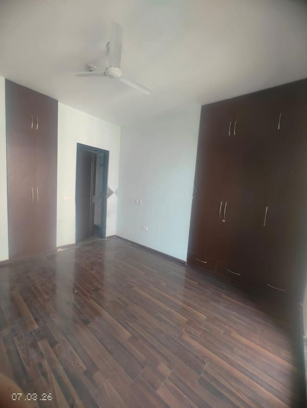5 BHK for rent in Sector 86, Gurugram — semi-furnished — 4560 sq.ft — Microtek Greenburg