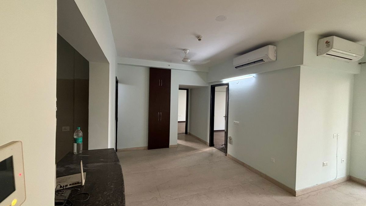 5 BHK for rent in Sector 86, Gurugram — semi-furnished — 1895 sq.ft — Microtek Greenburg